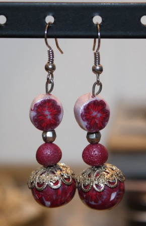 Boucles d'oreilles roses violettes pendantes 4 euros
