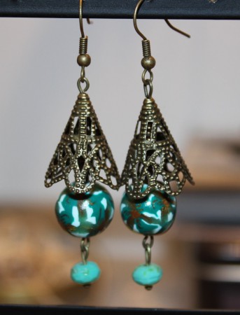 Boucles d'oreilles turquoises dorées cônes pendantes 6 euros