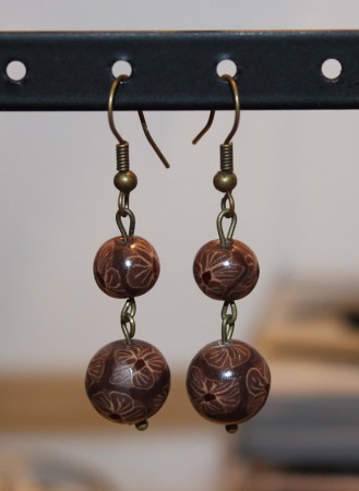 Boucles d'oreilles marrons dorées fleurs pendantes 3 euros