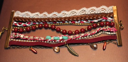 Bracelet pêle mêle bordeaux turquoise viel or fermoir
