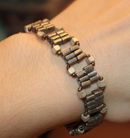 Bracelet beige marron élastique 3 euros